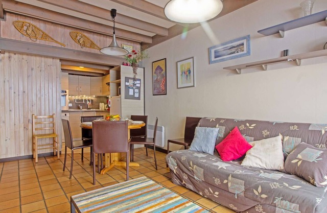 Cozy chalet with garage and views, 3 levels, 6 pers, near Luz, pets allowed