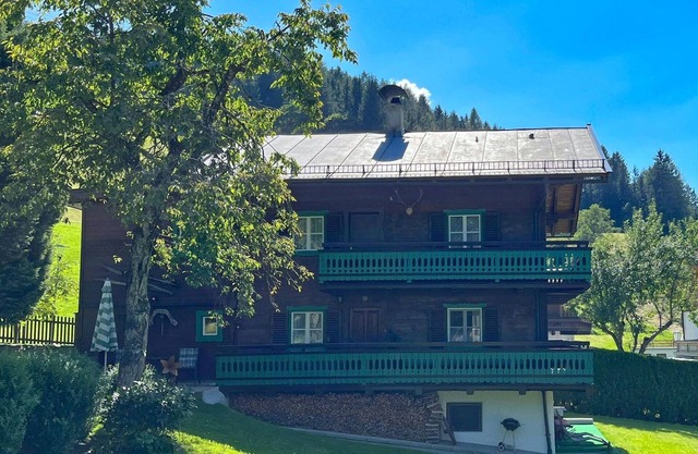 Cozy Chalet in Bramberg am Wildkogel with Sauna near Ski Lift