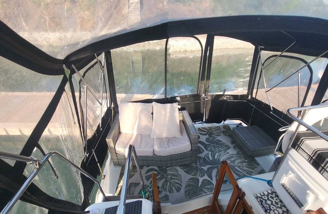 Cozy chalet boat in the heart of Montreal