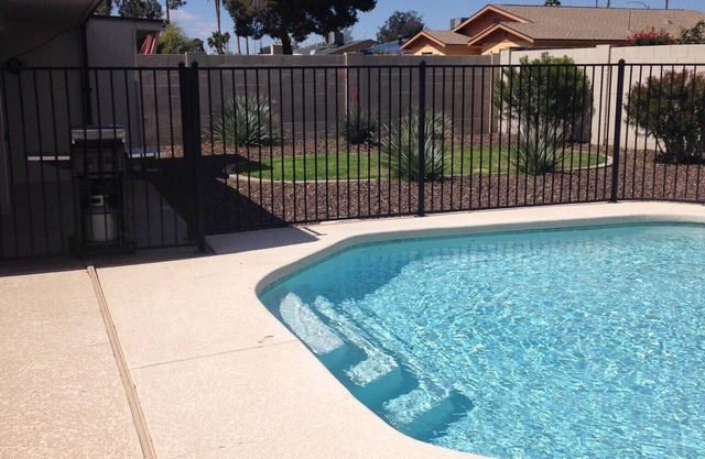 Cozy, Clean, Beautiful 5 Star reviews home. A Quiet Gem!
