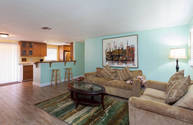 Cozy, Clean, Peaceful. Minutes To Fort Myers Beach & Sanibel Island!
