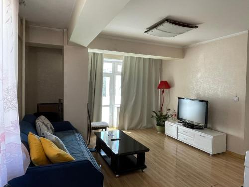 Cozy, Close to Main Square, 2 separate room apt