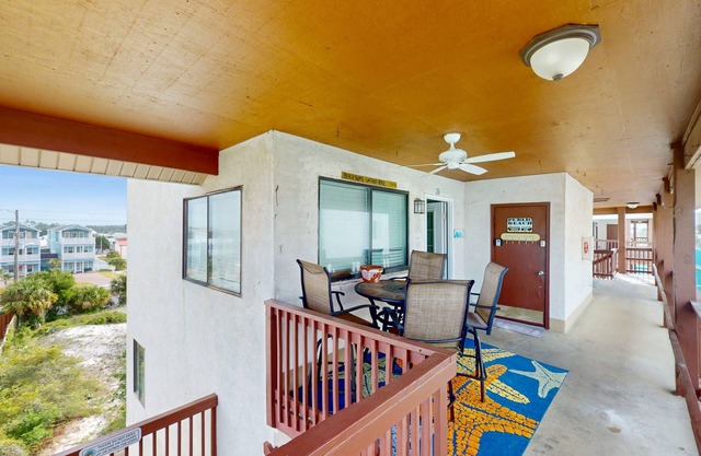 Cozy Coastal Condo w/a Shared Pool, Free WiFi, Private Washer/Dryer, & A/C