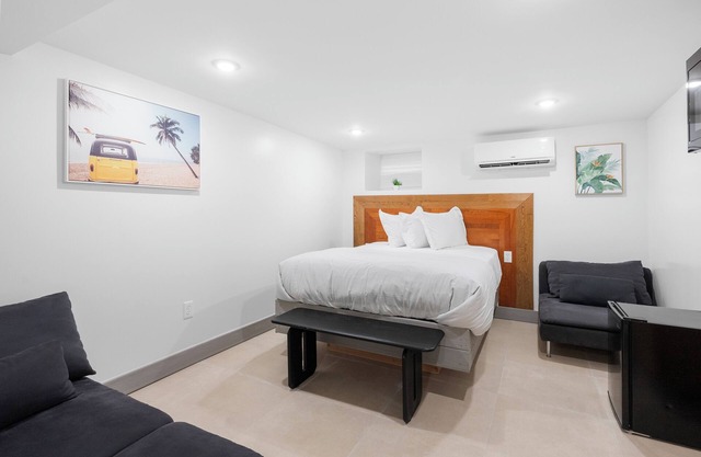 Cozy Comfortable and Quiet Queen Suite