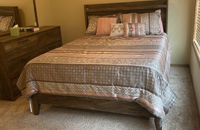 Cozy Comfortable Executive Suite