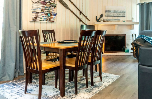 Cozy Condo at Interlaken! Stay & Play on Lake Como