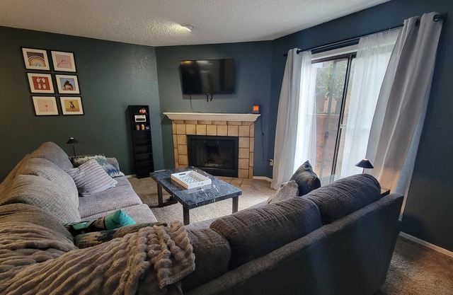 Cozy Condo Experience 1 Bedroom Condo by Redawning