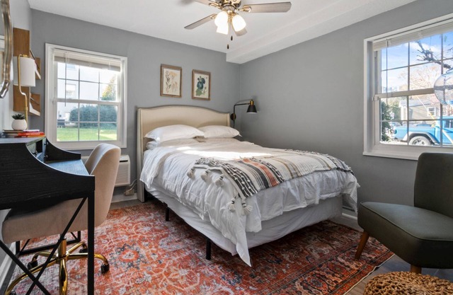 Cozy Condo in City: Just Steps to the Metro!