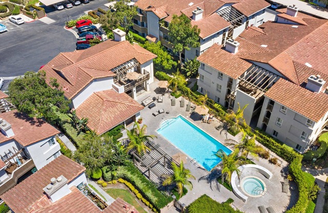 Cozy Condo in the prestigious Ritz Pointe community STR23-0051