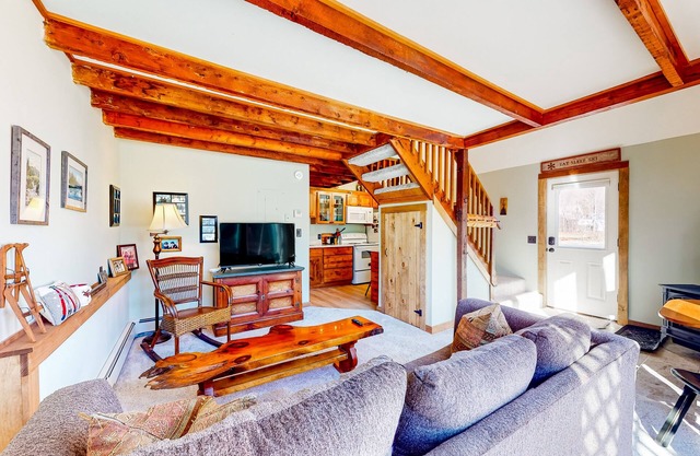Cozy condo near skiing with fireplace & deck