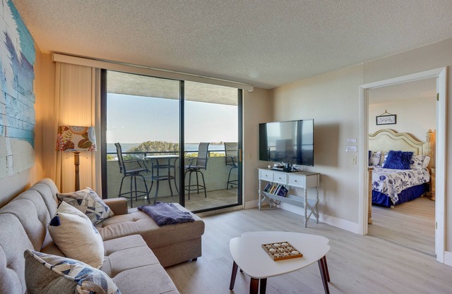 Cozy Condo w/Gulf View, Bird Watching + Telescope
