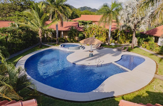 Cozy Condo with outdoor dining table- Near to Playa Potrero