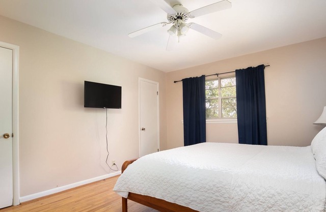 Cozy Convenient House near Downtown