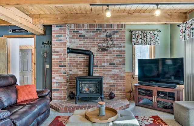 Cozy Conway Area Home about 4 Mi to Cranmore Mountain!