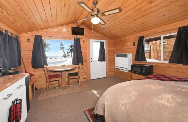 Cozy Cook Inlet & Mountain View Cabin w/VIEWS!