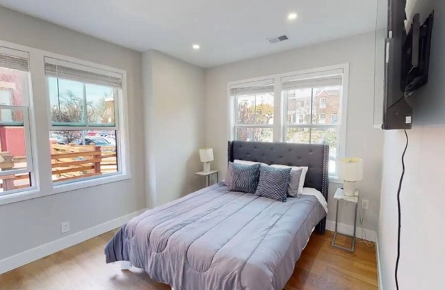 Cozy corner house in DC - Unit 1