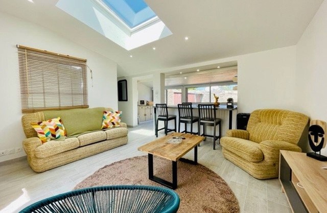 Cozy Cottage in Quiet Area, 700m from Wild Coast, 1km from Beach, Private Garden, Parking