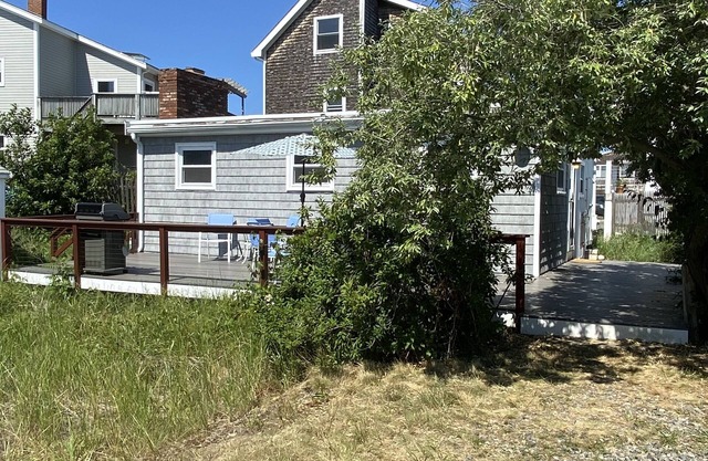 Cozy cottage 250 steps from the beach.