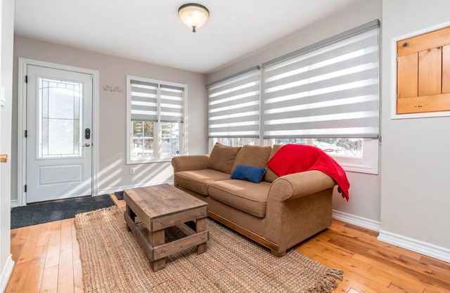 Cozy Cottage Across Lake Simcoe