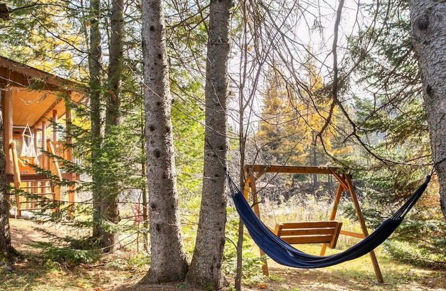 Cozy cottage by the water
