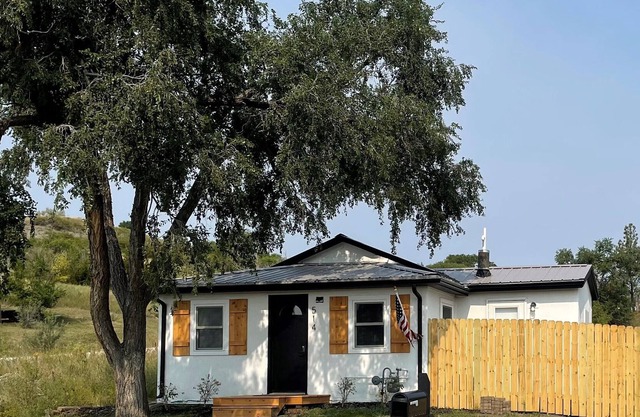 Cozy Cottage centrally located in Fort Pierre