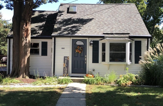 Cozy cottage near downtown Clinton, Marina & Hammonasset Park