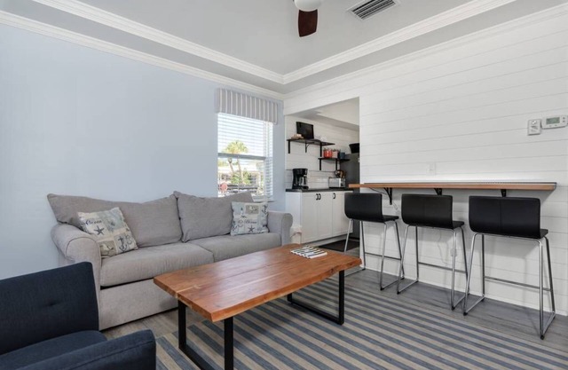 Cozy cottage on Casey Key