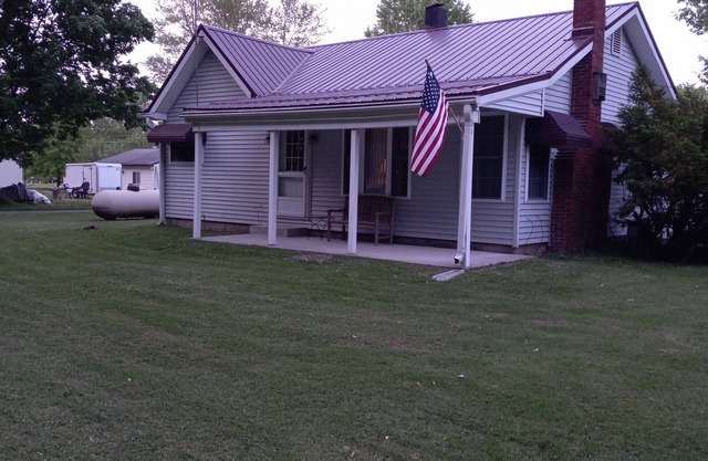 Cozy cottage across the street from Pymatuning lake