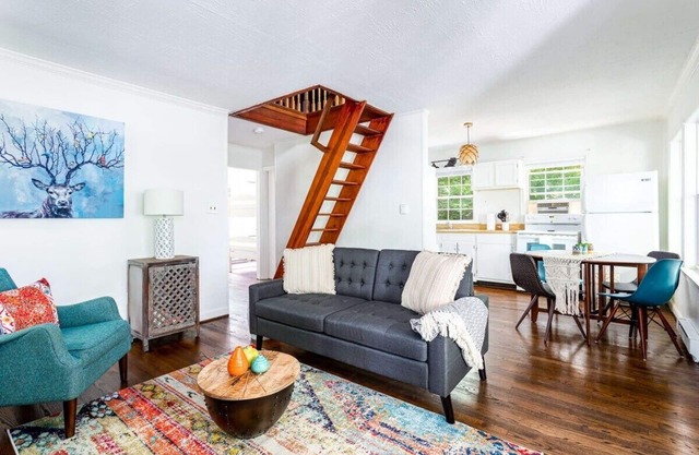 Cozy Cottage w Hot Tub, Fire Pit, WiFi & Sunroom!