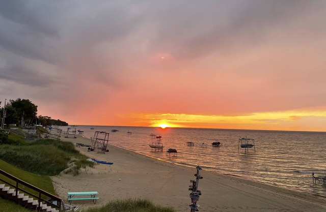 Cozy Cottage w/ Sandy Lake Huron Beach Access