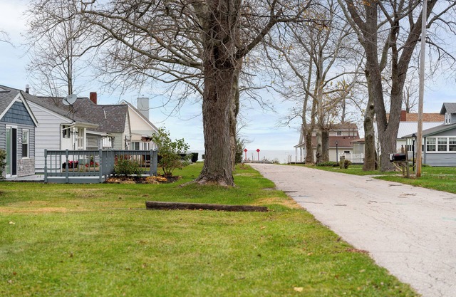 Cozy cottage with Lake Erie access