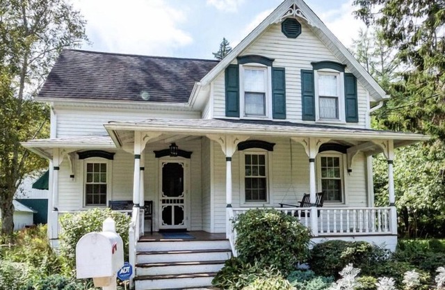 Cozy cottage with Mountain Views - near Ricketts Glen