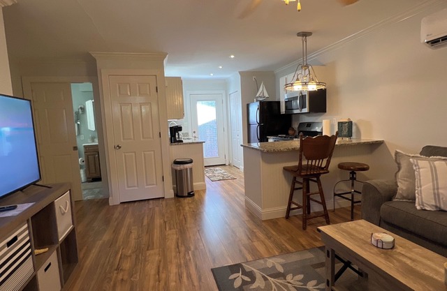 Cozy cottage with private shaded patio and grilling area. Perfect Retreat!