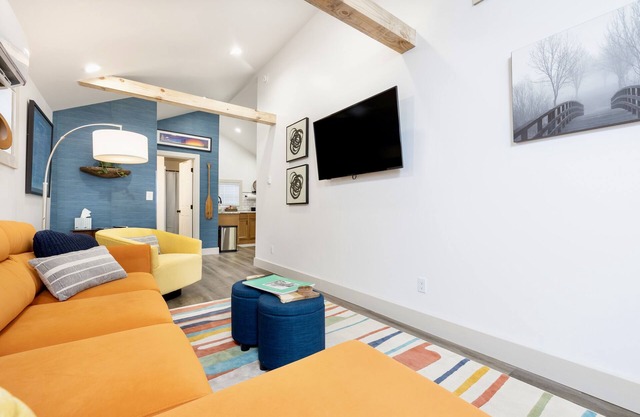 Cozy Cottages on Orchard Island- Pet Friendly !