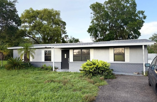 Cozy Country Getaway on Half Acre in Lutz, FL