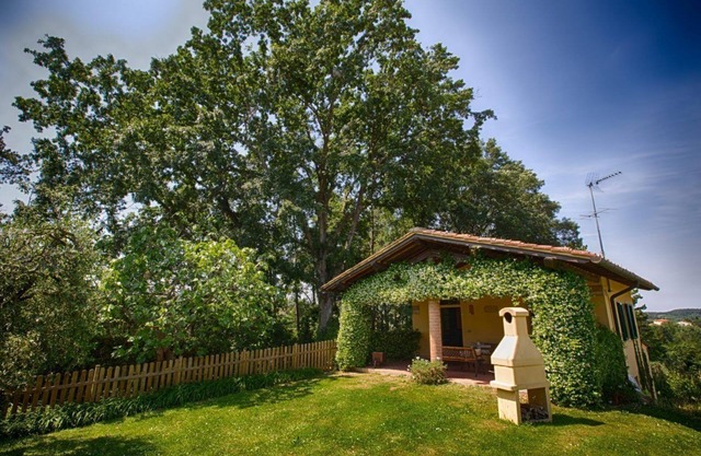 Cozy detached house in a small private park a short distance from Pisa.