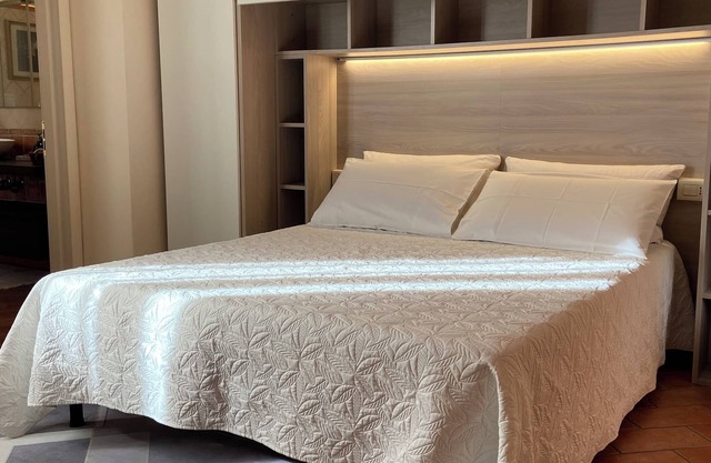 Cozy detached studio apartment with terrace very close to the historic center