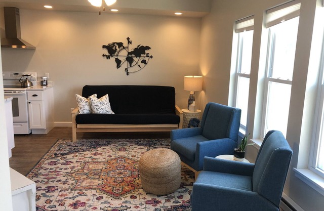 Cozy Downtown Apartment