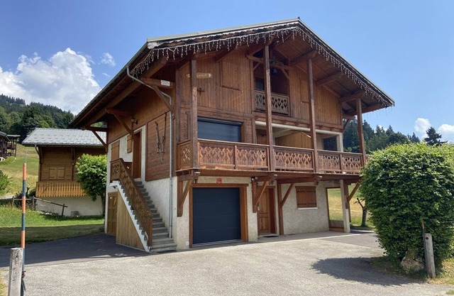 Cozy duplex for 4 in Crest-Voland, near slopes, parking, wifi