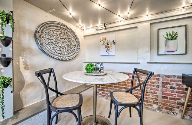Cozy El Paso Studio w/Patio ~ 5 Mi to UTEP!