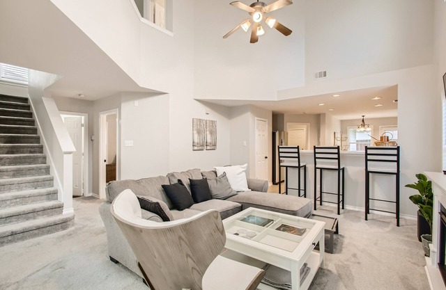 Cozy Entire 1st & 2nd Floor Apartment w/Amenities