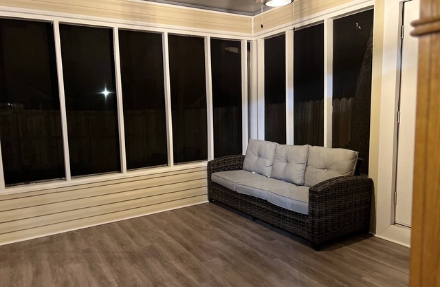 Cozy Entire Home 9 min from RAFB Modern Spacious Bedrooms 3 Large TVs & Sunroom