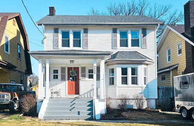 Cozy Family & Dog-Friendly 3 Bedroom with Fenced-In Yard, Close to Downtown