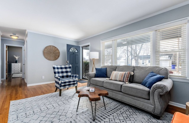 ~Cozy & Family Friendly Home~ Game Room | Self Check-in | FAST WiFi|