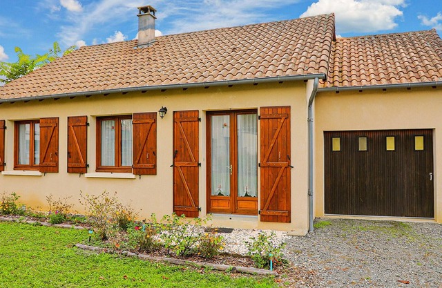 Cozy, family-friendly cottage with wood-burning stove, in a quiet location.