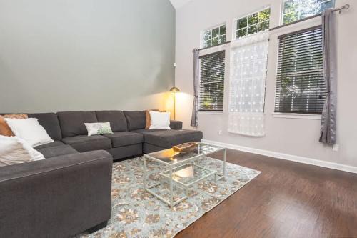 Cozy Family Home Downtown-KingBed-Free Parking-Central