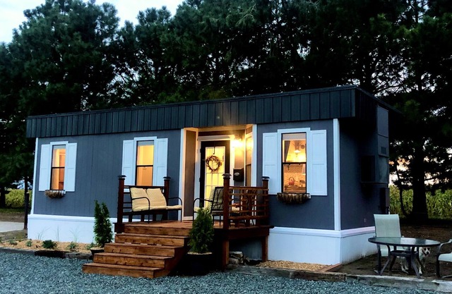 Cozy farm-stay guest cottage in Lake Minatare area & minutes from Scottsbluff.