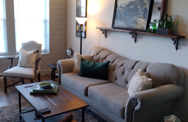 Cozy Getaway in the heart of Lincoln!