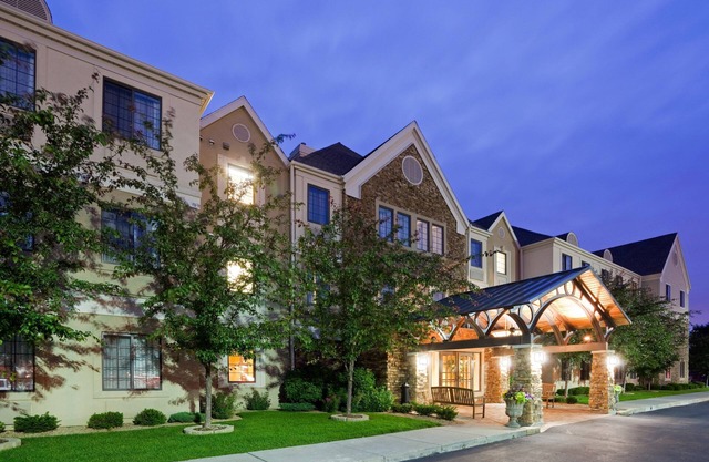 Cozy Getaway near Mall of America w/Free Parking!
