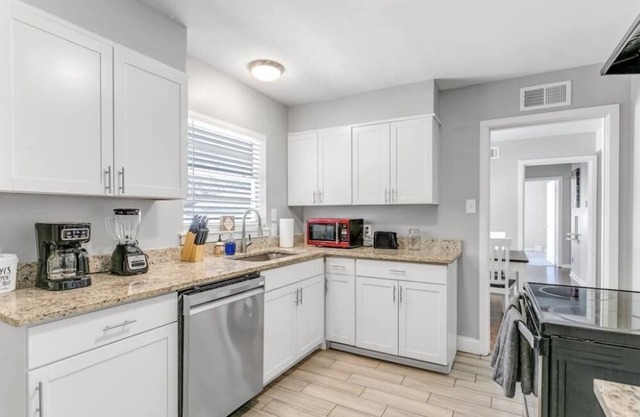 Cozy Getaway Near the Heart of Uptown!